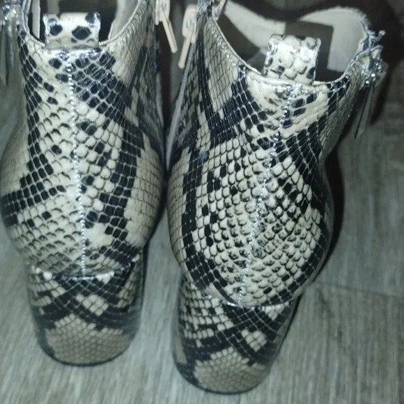 New Marc Fisher Beige & Black Croc Embossed Ankle Boots 7.5 - Picture 4 of 7